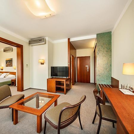 Wellness Hotel Happy Star フナニツェ エクステリア 写真