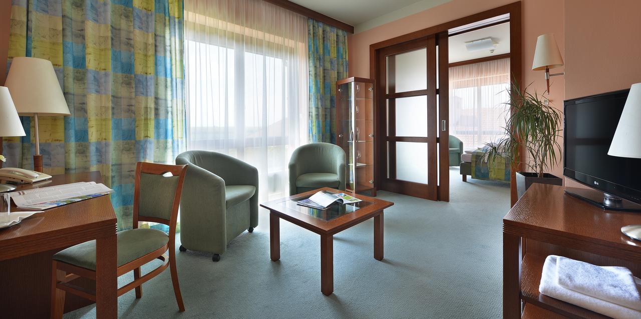Wellness Hotel Happy Star フナニツェ エクステリア 写真